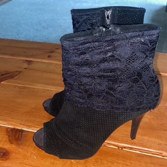 Fergie All Black Lustin Booties - Picture 3 of 11